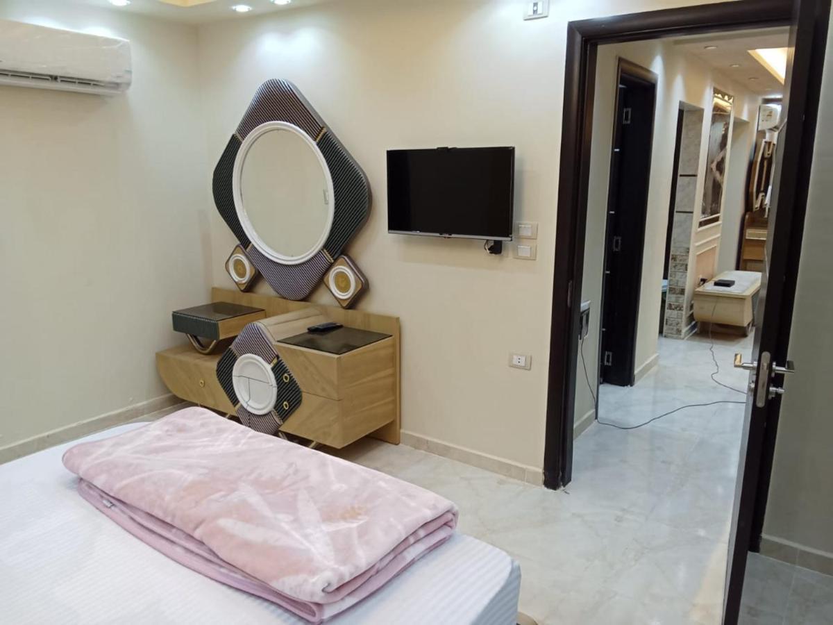 Royal Nile View Apartment: Luxurious In Muhandessin Apartment Cairo