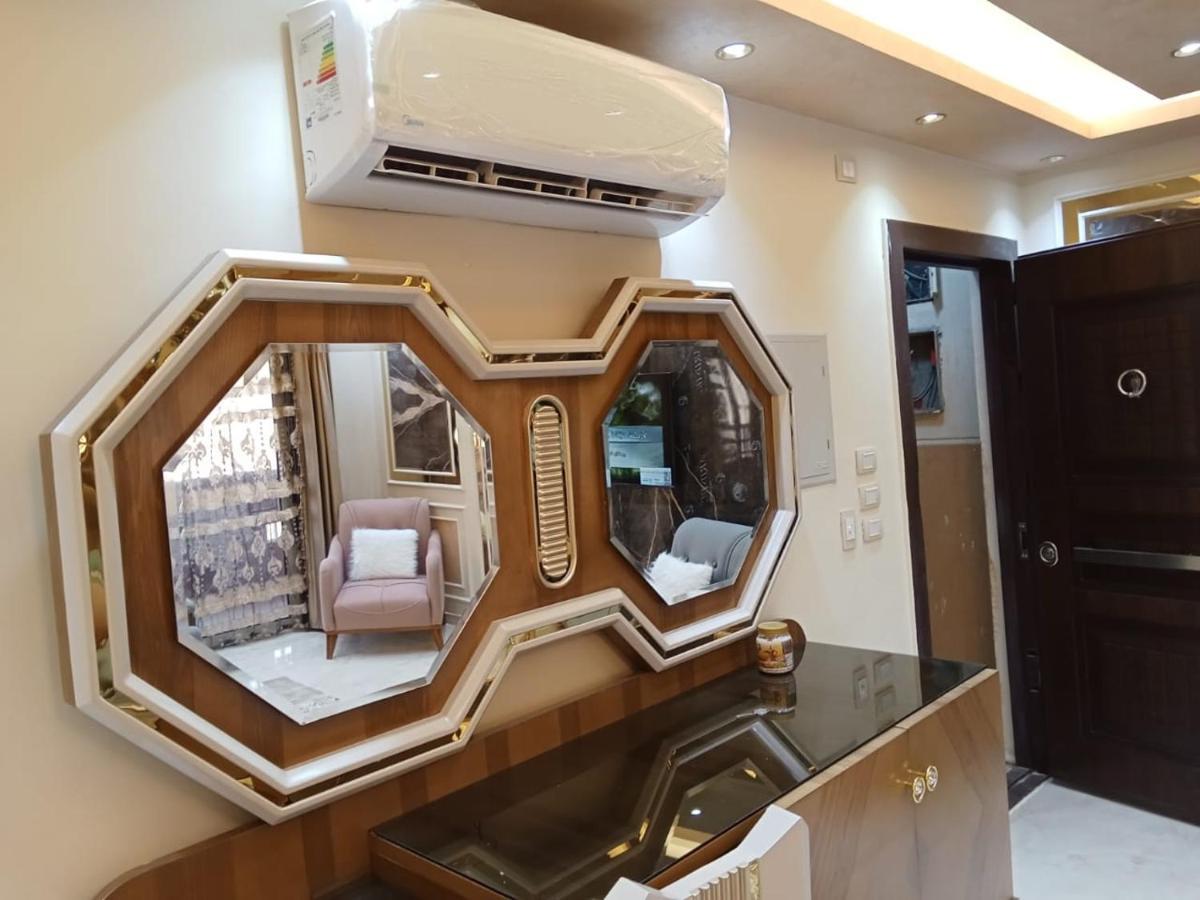 Royal Nile View Apartment: Luxurious In Muhandessin Apartment Cairo